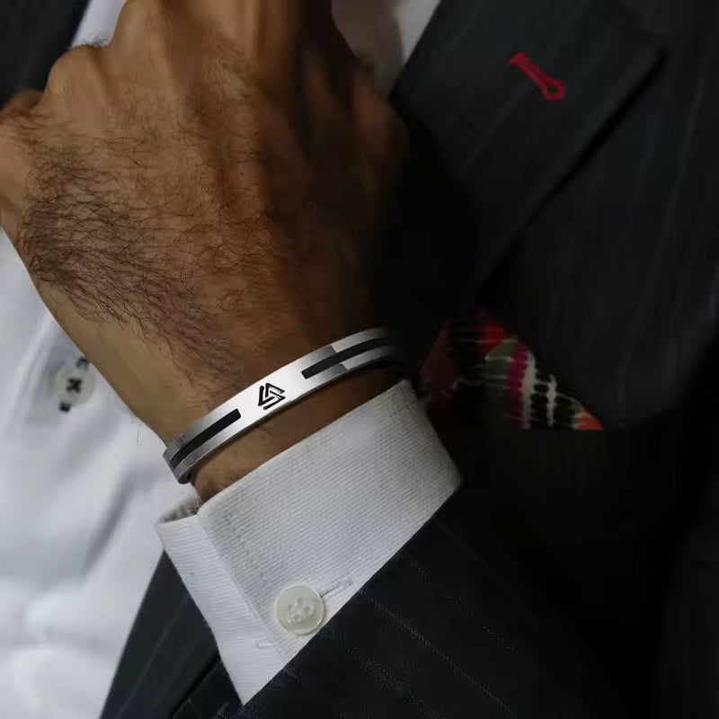 PULSERA PLATEADA FRANJA NEGRA VIKINGA