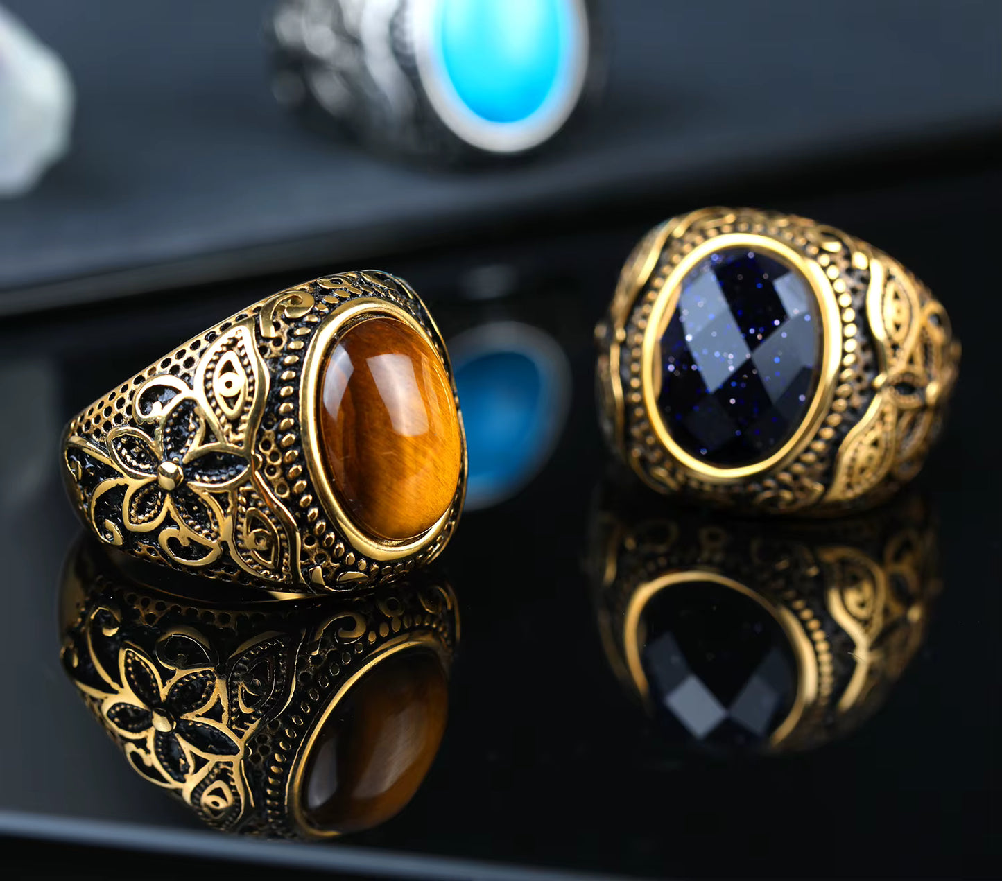 ANILLO CON PIEDRA Y BANDA DE FLOR