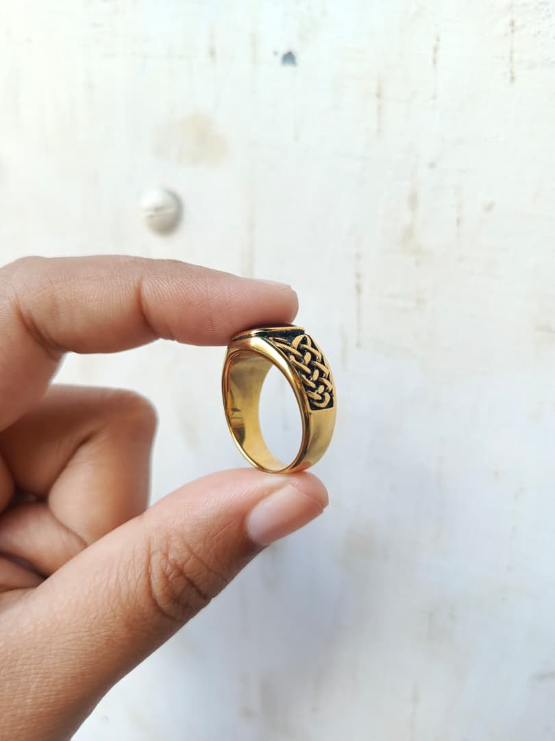 ANILLO VIKINGO CON PIEDRA NEGRA
