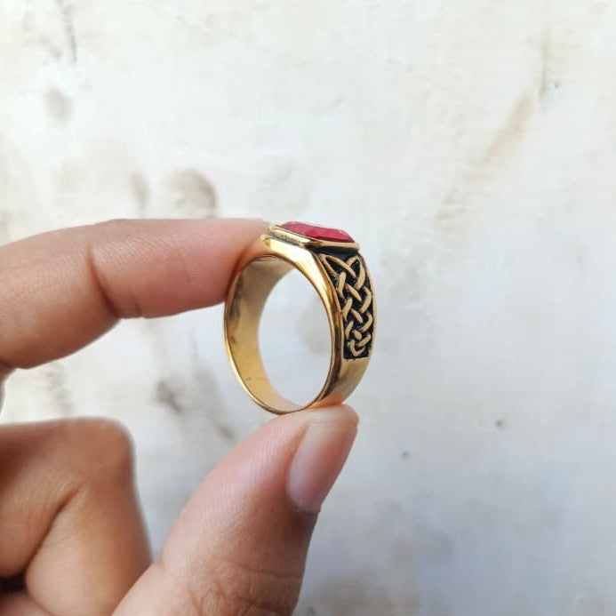 ANILLO VIKINGO CON PIEDRA ROJA