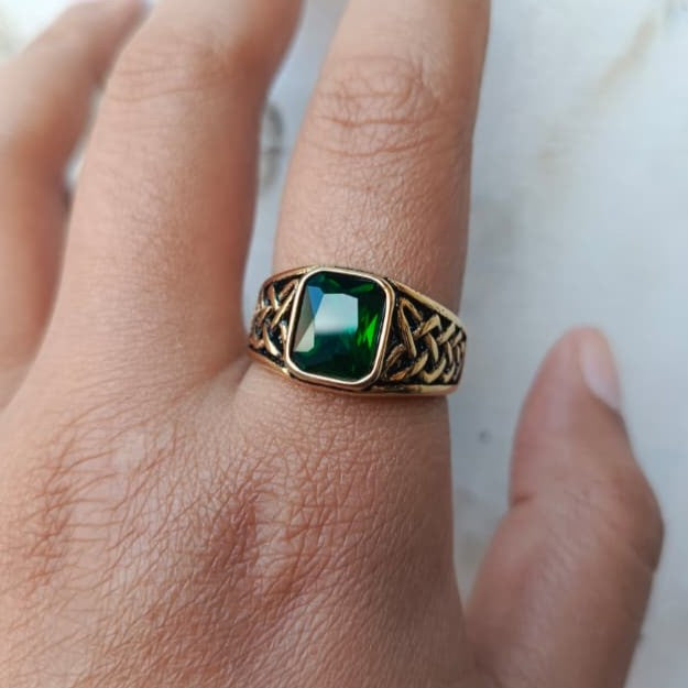 ANILLO VIKINGO CON PIEDRA VERDE