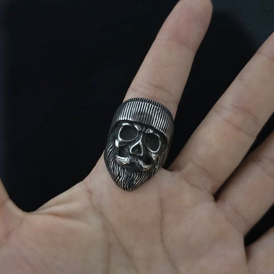 ANILLO CALAVERA CON CAPUCHA