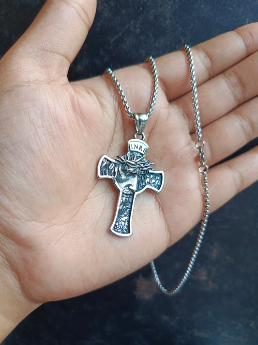 COLLAR CRUZ PLATEADA CON JESUS PEQUEÑA